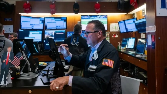 美股继续下滑 道指下跌230点