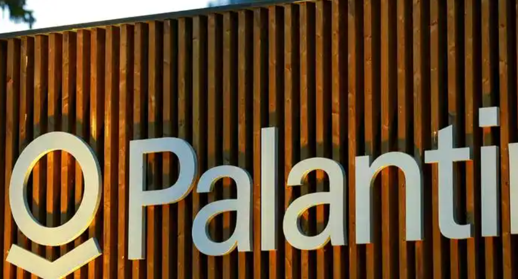 Palantir董事借AI热潮抛售300万美元股票