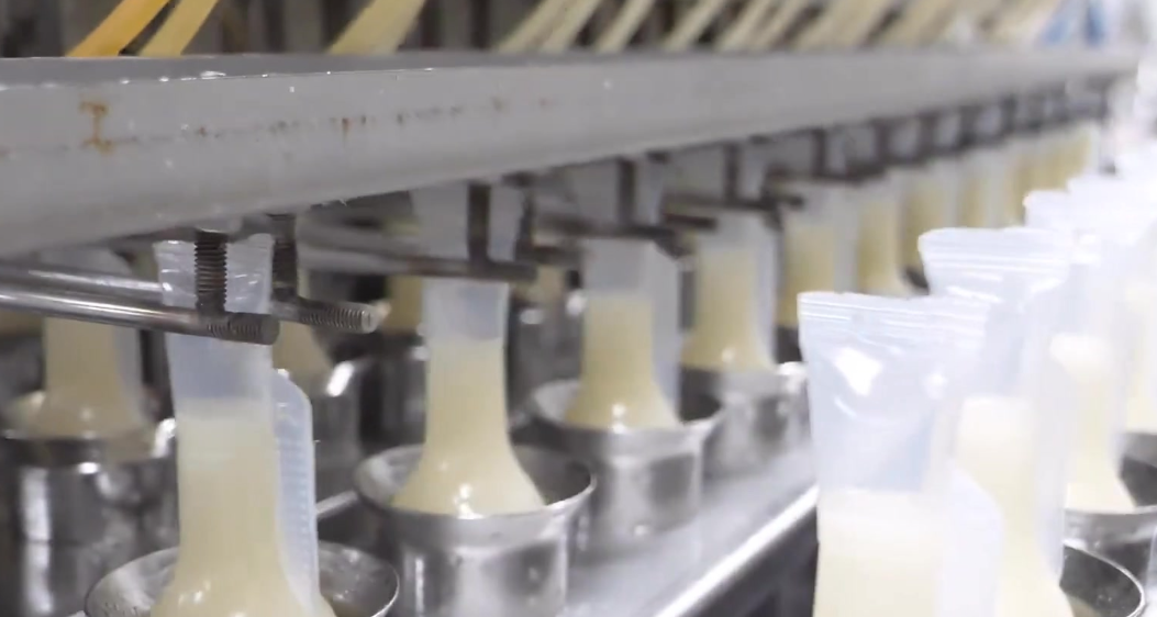 美国冰淇淋生产商计划在2028年前淘汰人工合成食