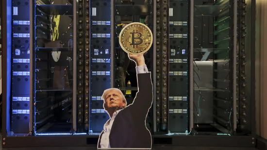 特朗普媒体公司囤积20亿美元比特币，加密货币推