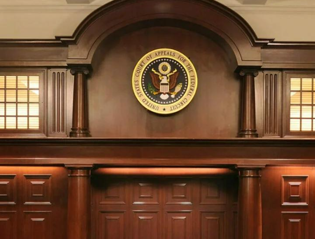 美最高法院暂准特朗普撤换FTC委员，考虑推翻保